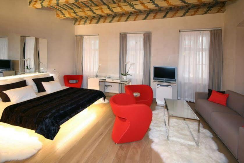Three Storks 5* Prague